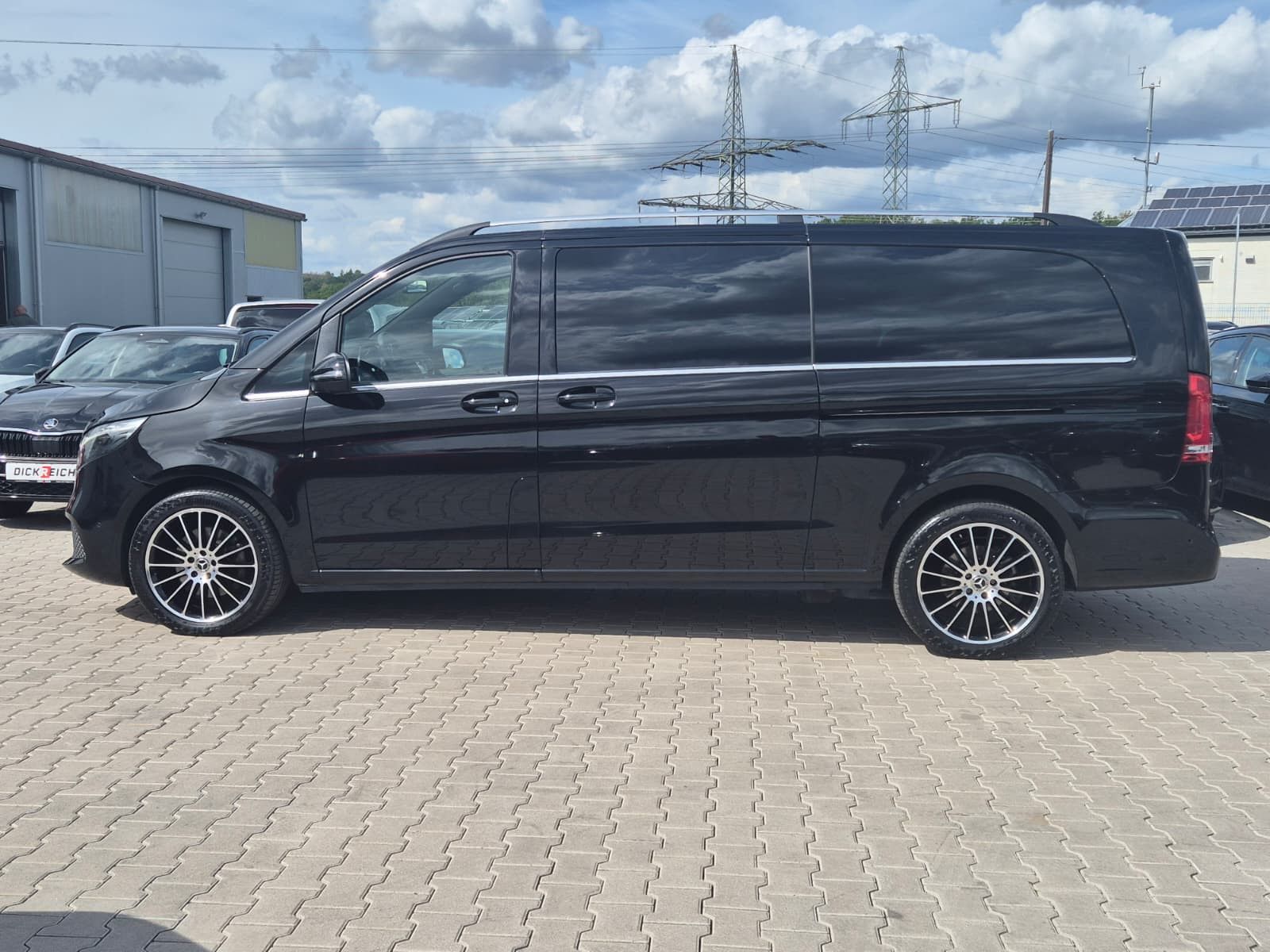 Fahrzeugabbildung Mercedes-Benz V 250 d AVANTGARDE extralang LEDER*LED*BUR*DISTR