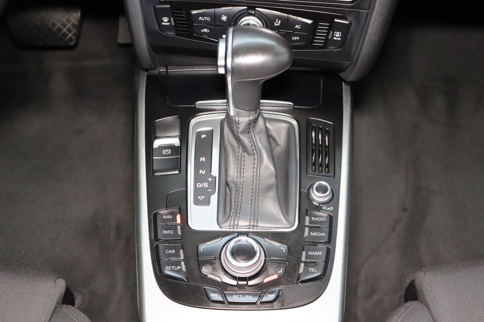 Fahrzeugabbildung Audi A4 1.8 TFSI Attraction Avant S-line * Bi-Xenon *