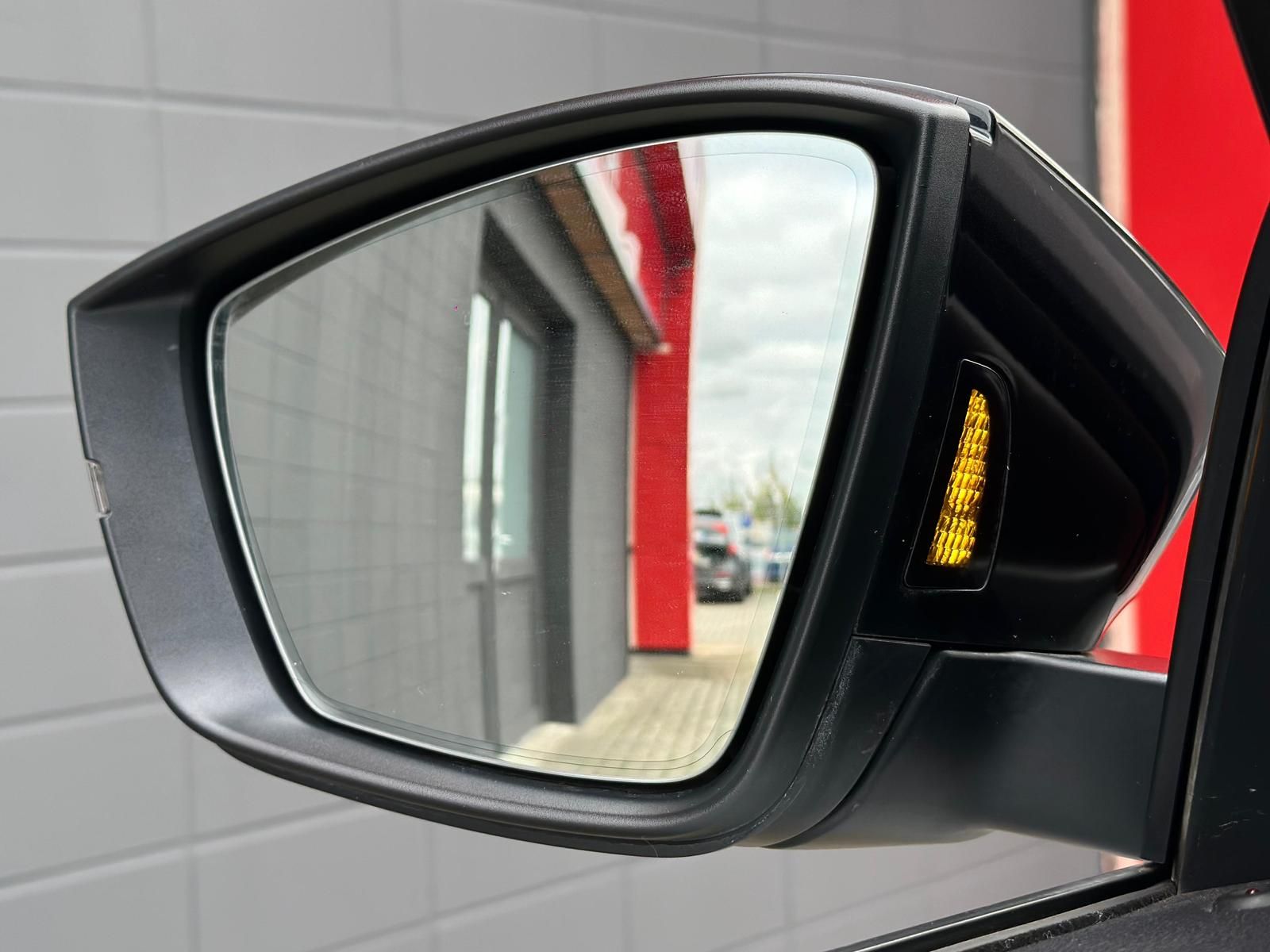 SKODA Karoq 2.0TSI SPORTLINE 4x4* LED#AHK#PANO#SH#KEYL - Image 24