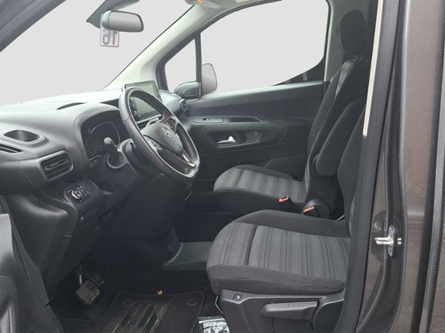 Fahrzeugabbildung Opel Combo Life E Ultimate XL Rollstuhlgerecht
