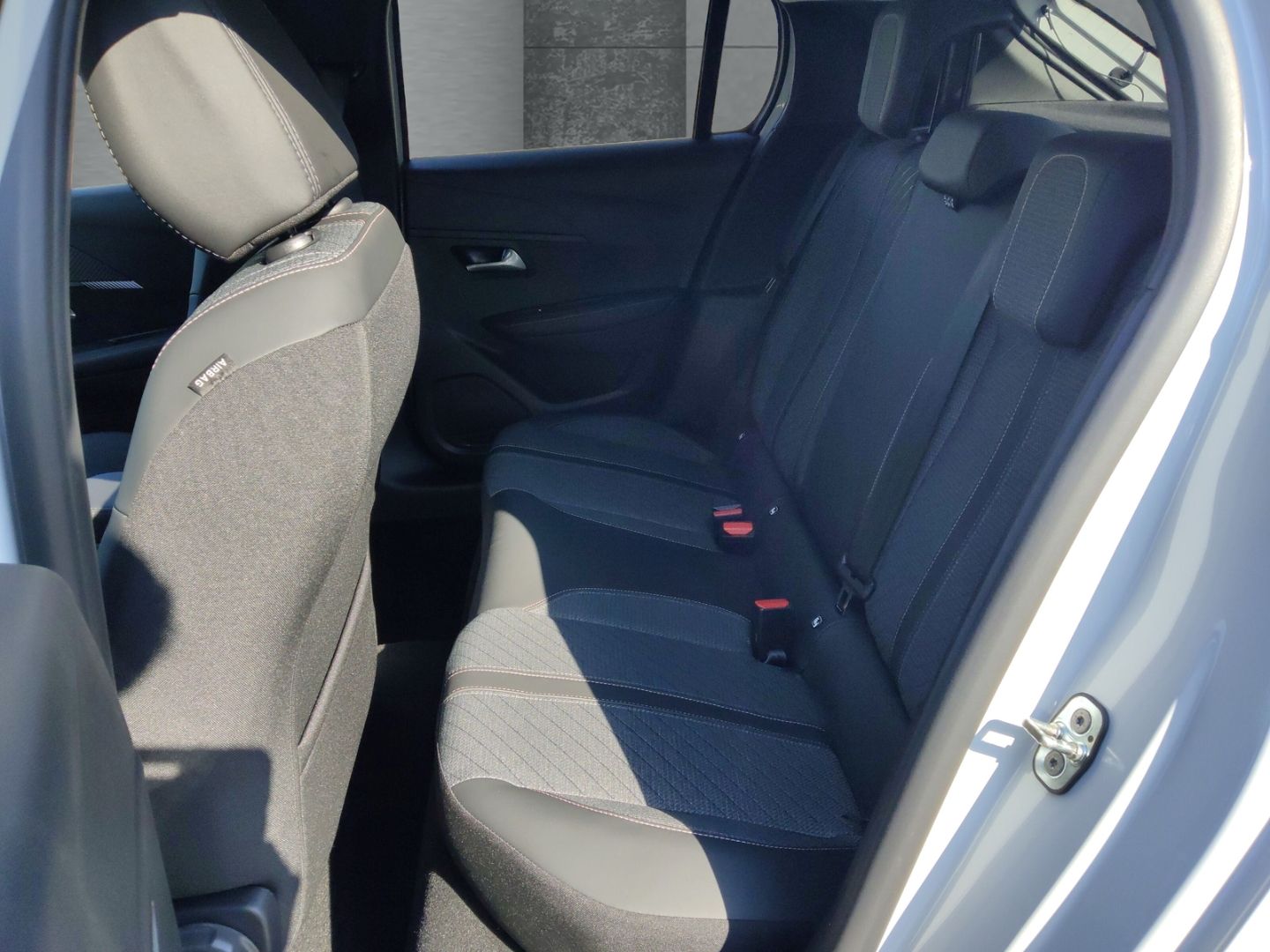 Peugeot e-208 - Bild 9