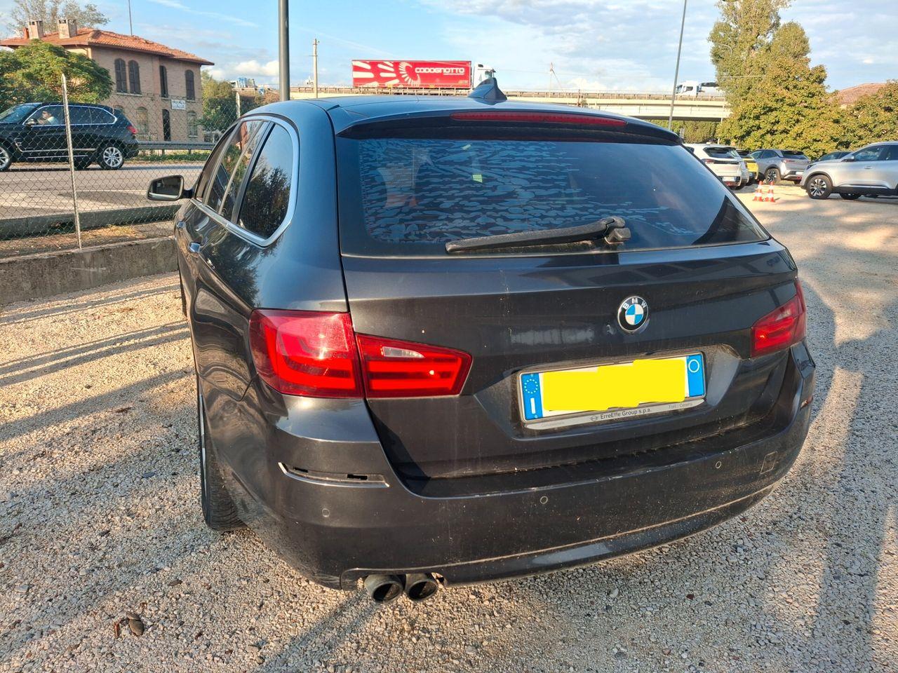 BMW 525 2011 — interior
