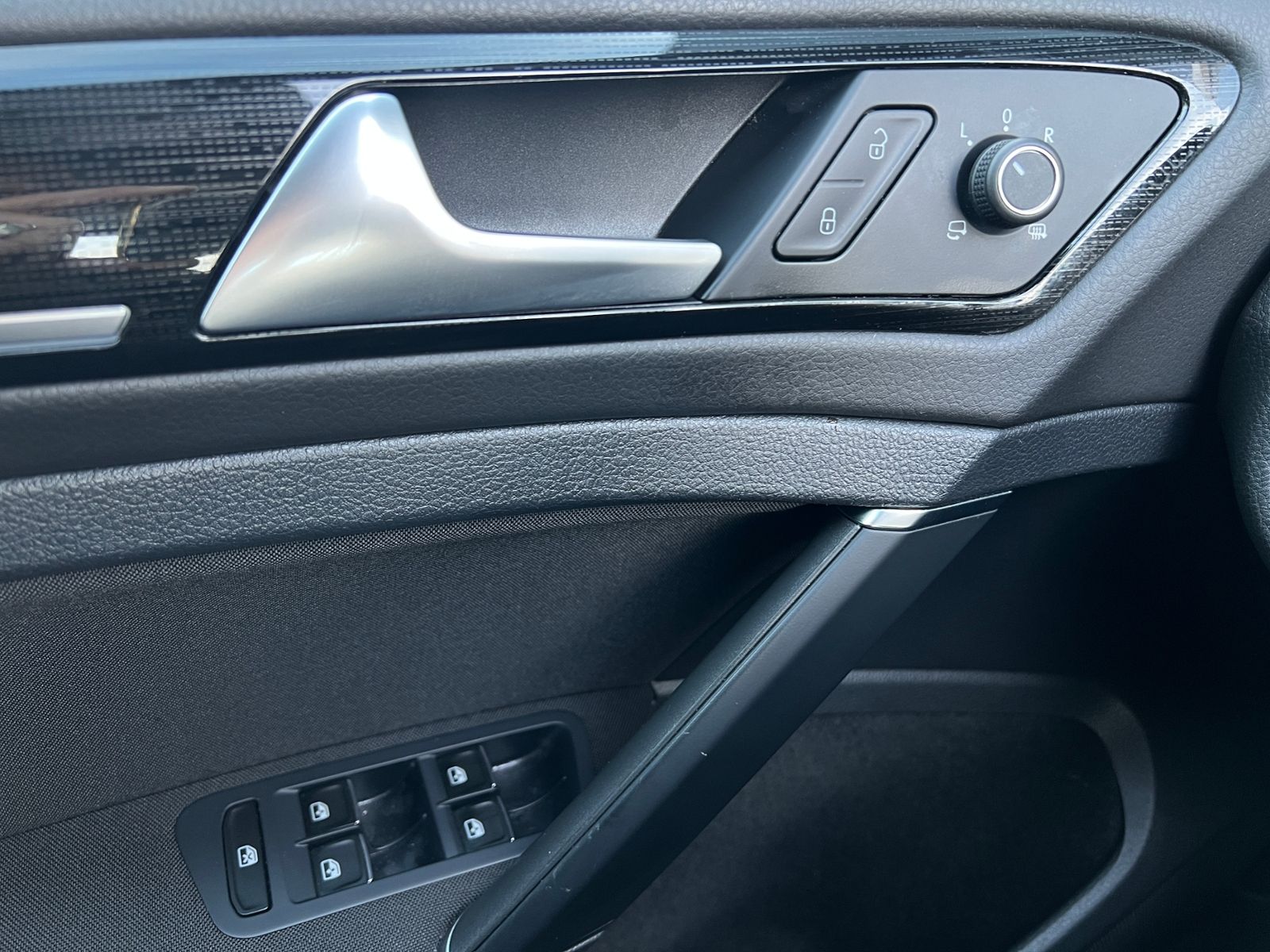 Fahrzeugabbildung Volkswagen Golf VII Variant Highline 1.4 TSI DSG *AHK, Navi