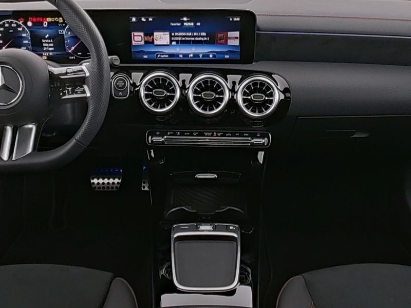 Fahrzeugabbildung Mercedes-Benz CLA 200 AMG Prem*Pano*Night*MultiBeam*360*Totwin