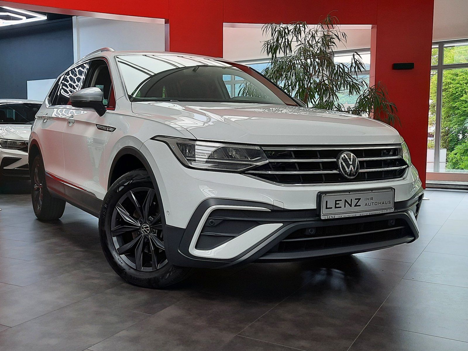 Fahrzeugabbildung Volkswagen Tiguan Allspace Life TDI *Standhzg*Navi*Cam*LED*