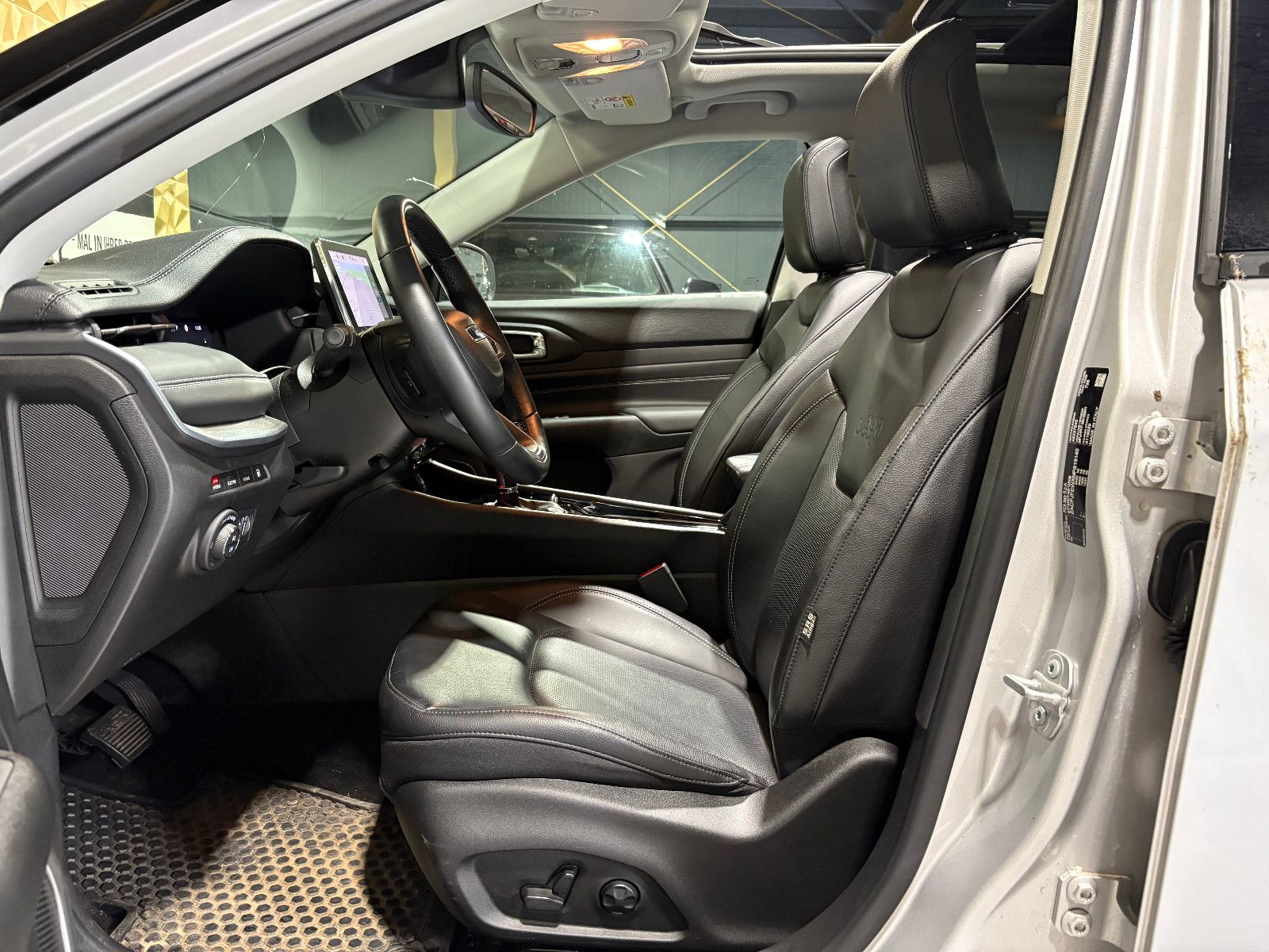 Fahrzeugabbildung Jeep Compass S Plug-In Hybrid 4WD/PANO/360°/ACC/APPLE