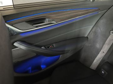 Fahrzeugabbildung BMW 540dxD M Sport ACC SoftClose H/K DAB HUD Komfort