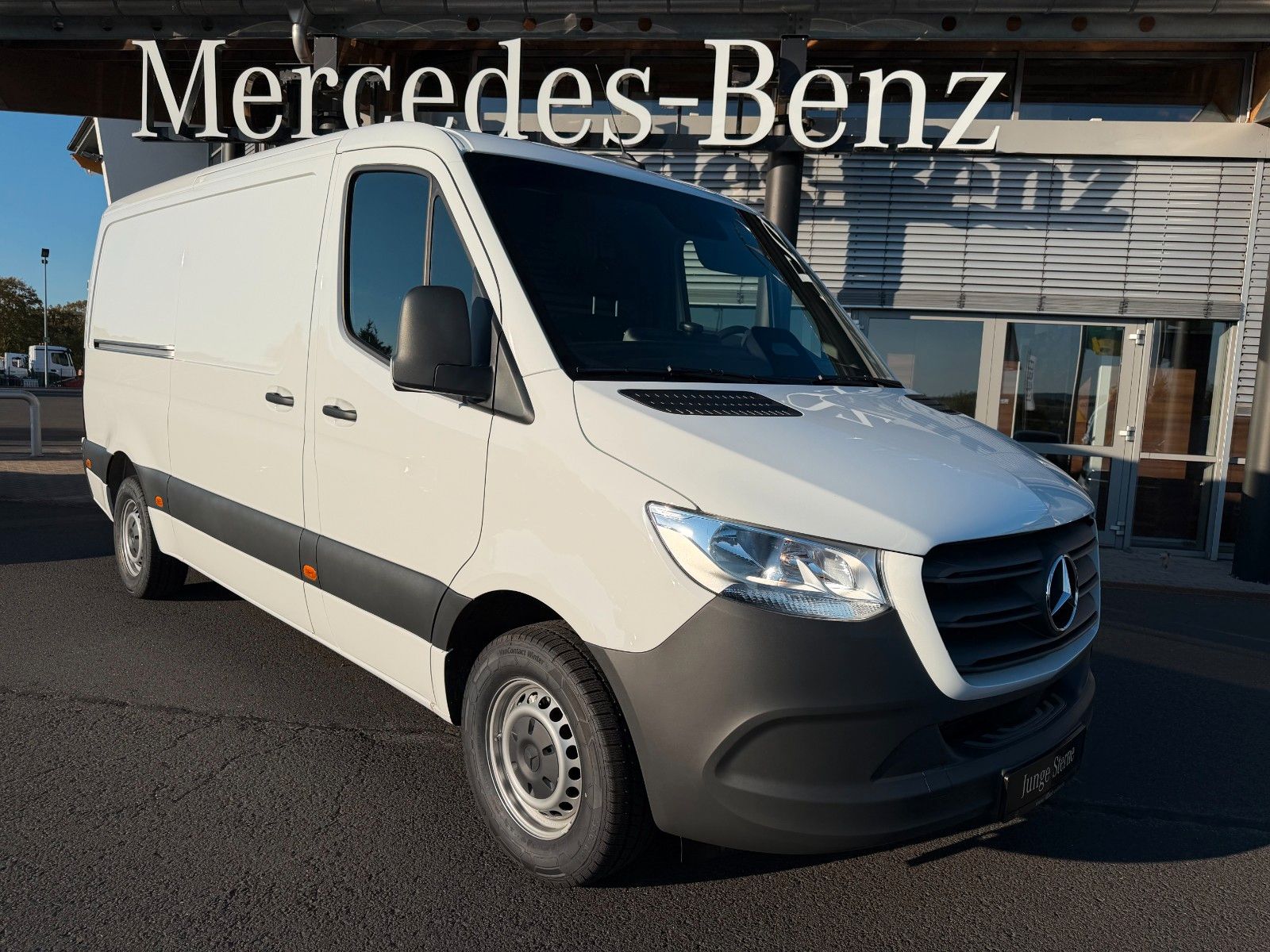 Fahrzeugabbildung Mercedes-Benz Sprinter 317 CDI 3665 9G Flach AHK3,5t DISTRONIC