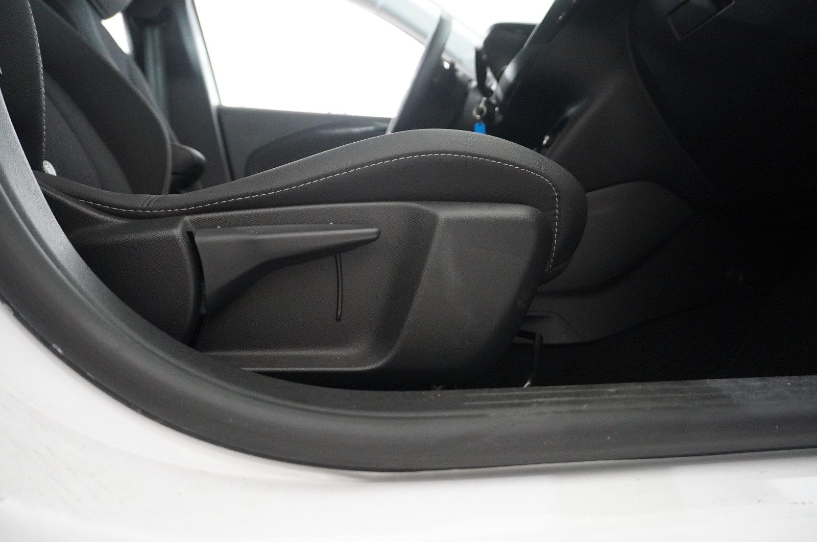 Fahrzeugabbildung Opel Corsa F 1.2T ELEGANCE NAVI/LED/VIRT/KAMERA/SPORT