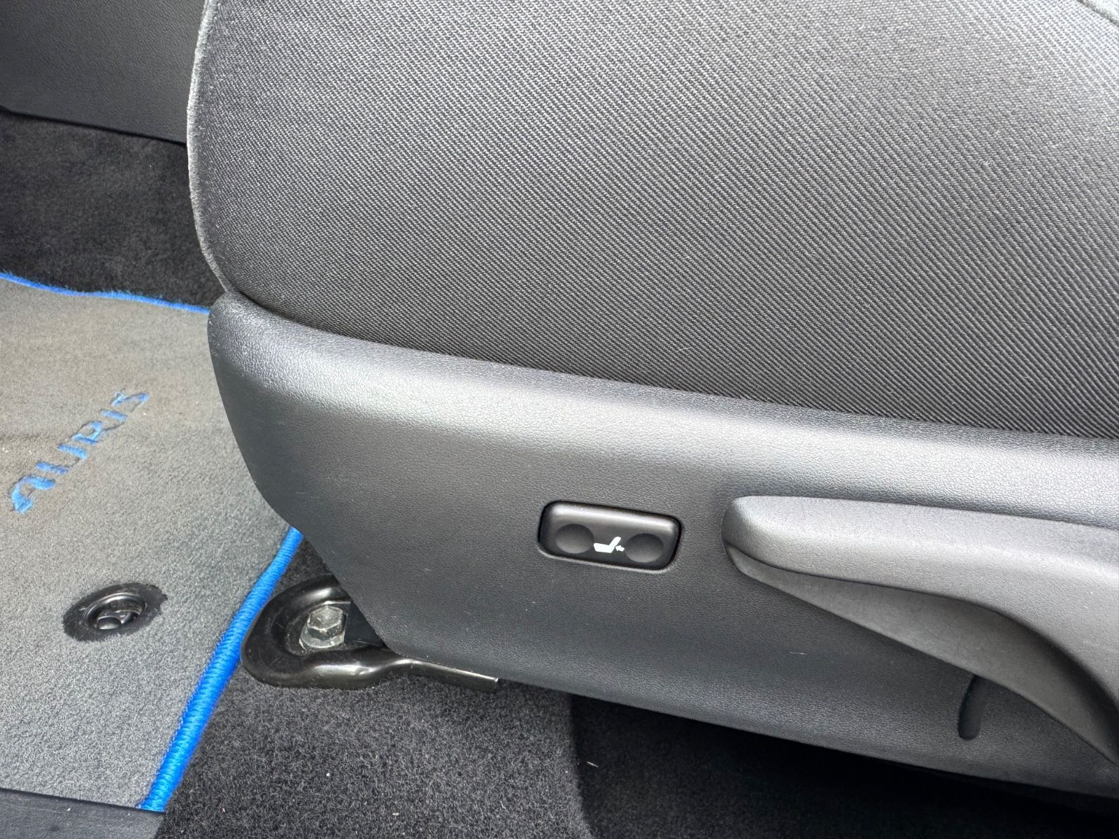 Fahrzeugabbildung Toyota Auris Hybrid Edition-S+*LED*SZH*Kamera*Navi