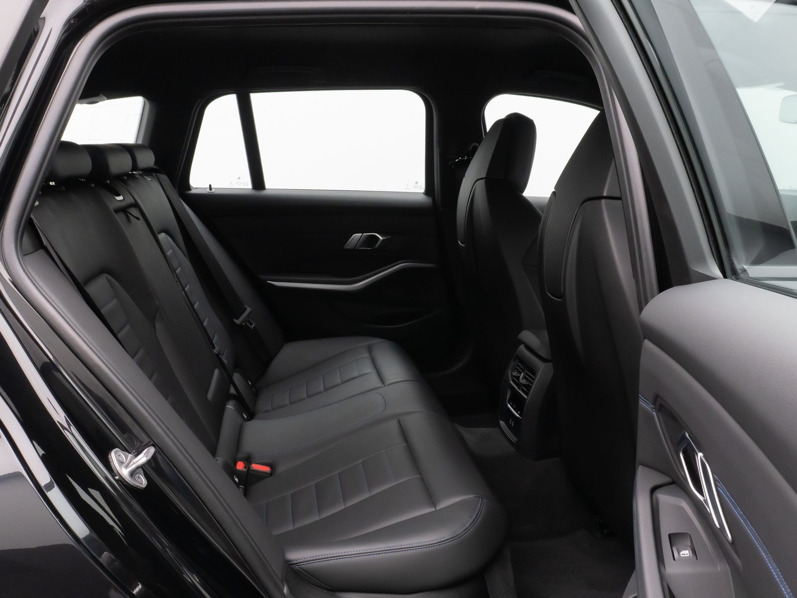 Fahrzeugabbildung BMW 318d M Sport DAB HUD CockPitPro Lordos PDC Leder