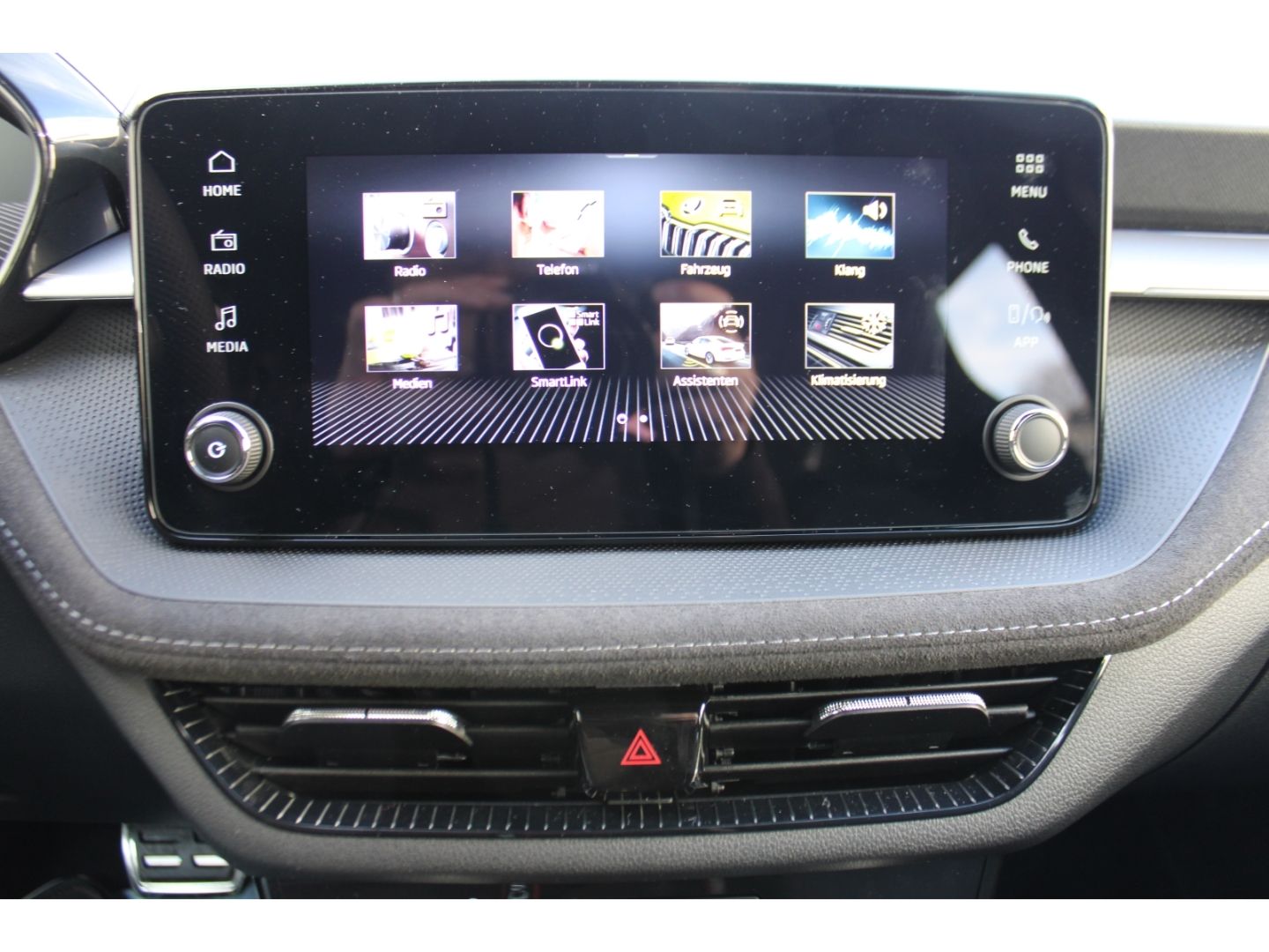 Fahrzeugabbildung SKODA Fabia Selection Drive Plus 1,0 TSI LED Full Link