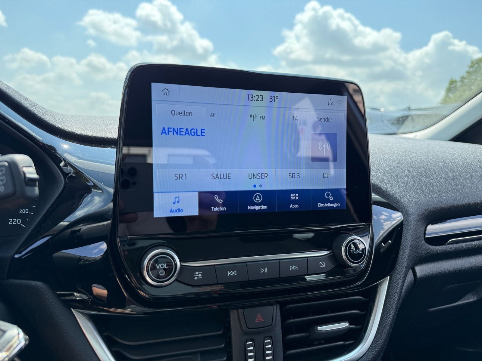 Fahrzeugabbildung Ford Fiesta Titanium 1,0 EcoBoost Aut. DSG/ACC/RFK