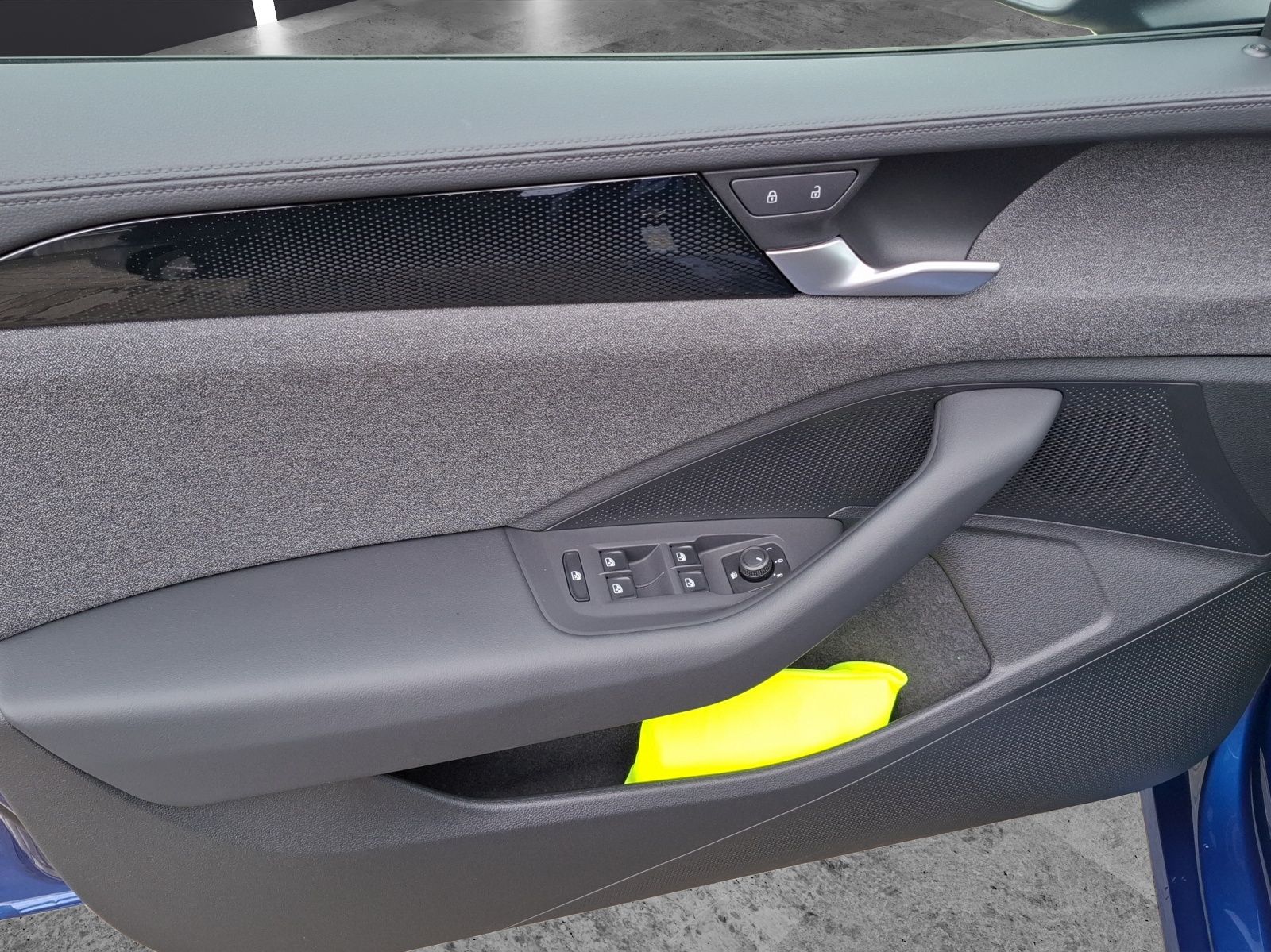 Fahrzeugabbildung Volkswagen Passat Variant eTSI DSG LED CarPlay AID ACC RFK