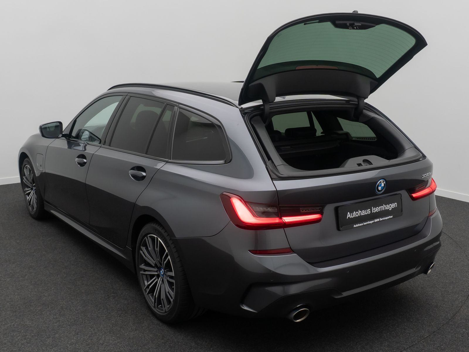 Fahrzeugabbildung BMW 330e M Sport Alarm AHK DAB HiFi Komfort PDC 18"