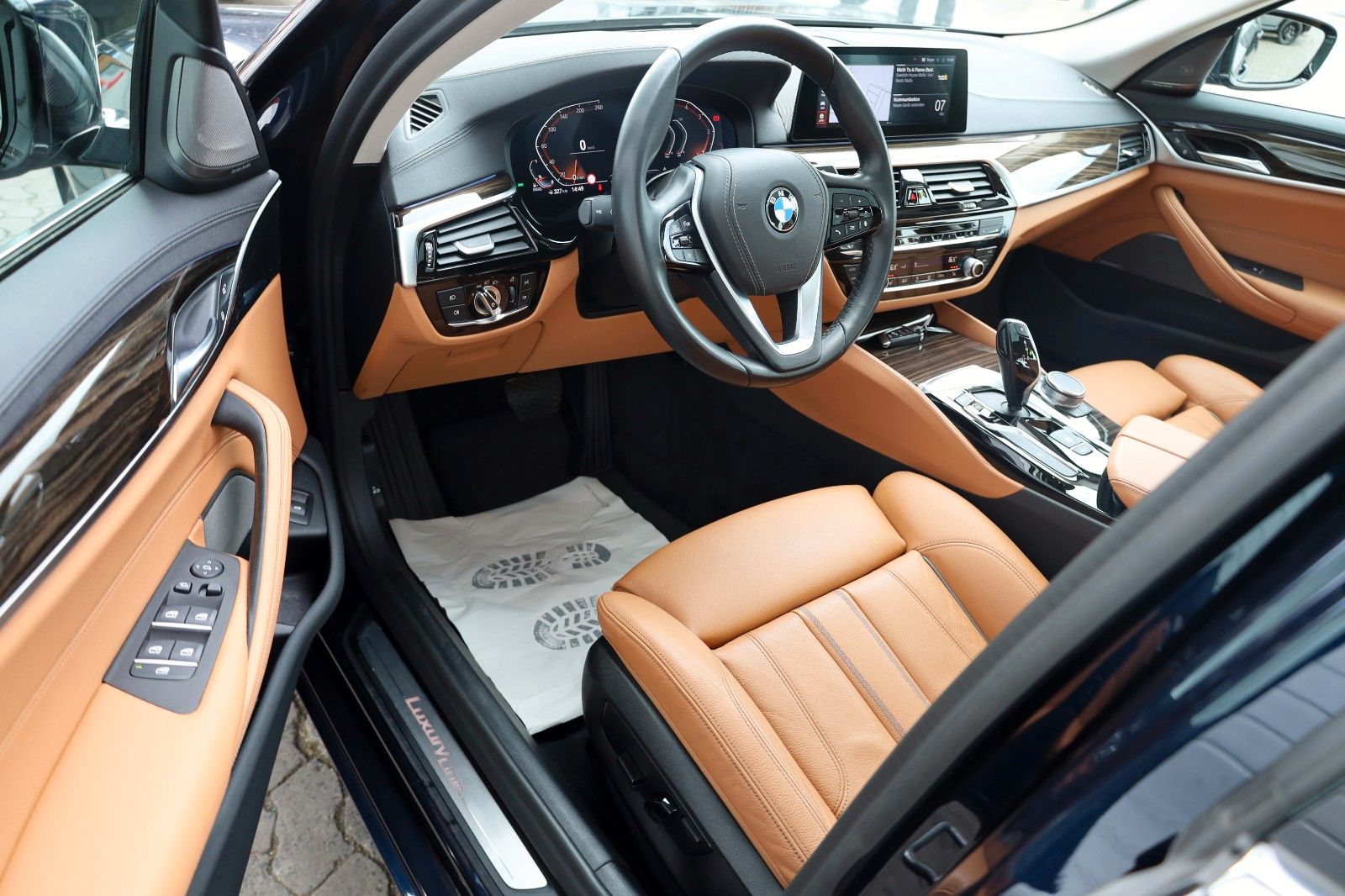 Fahrzeugabbildung BMW 520 d xDrive Lim. Luxury,Leder,Navi,Kamera,SD,SH