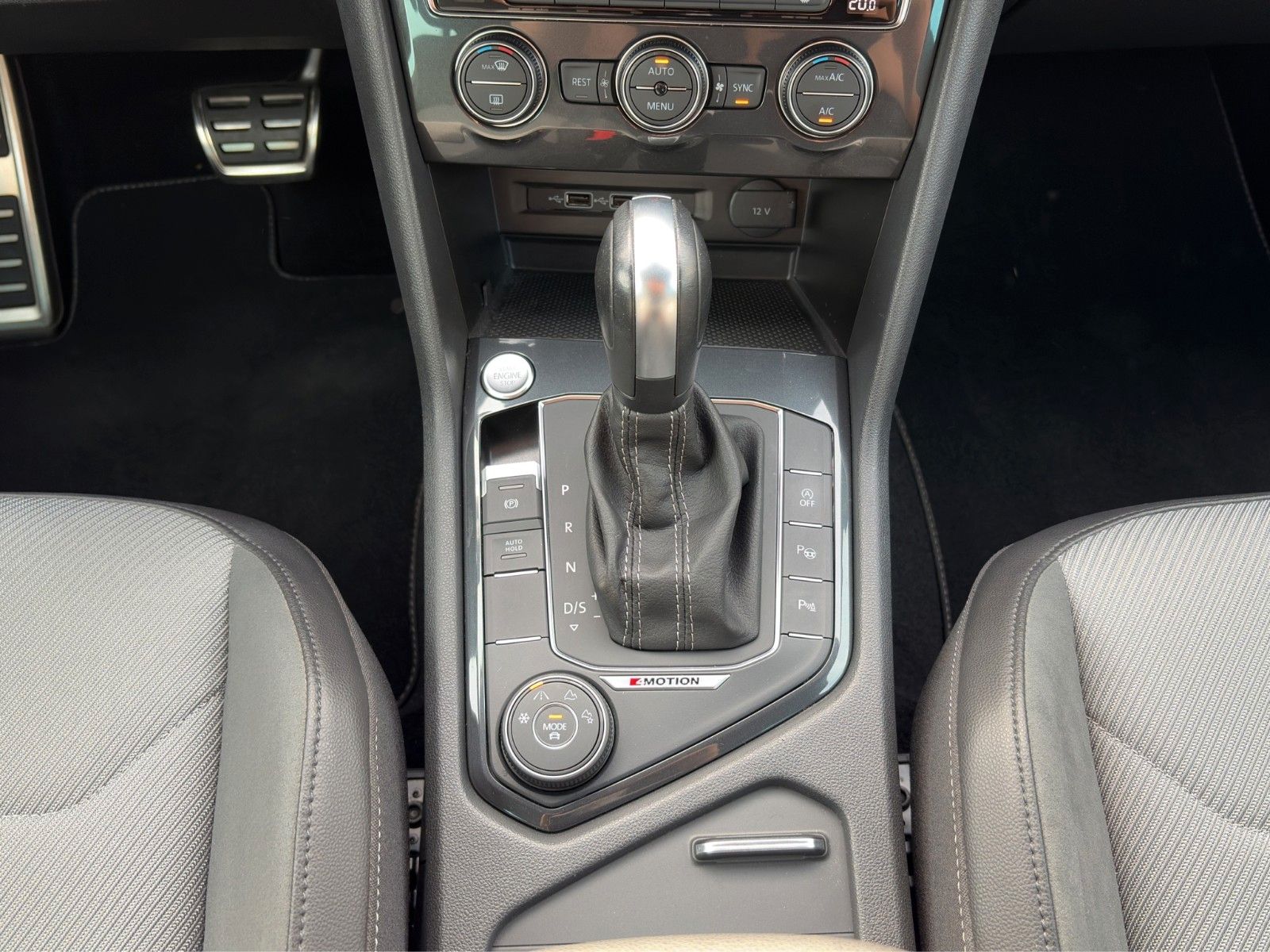 Fahrzeugabbildung Volkswagen Tiguan Highline R-Line 4Motion DSG*ACC*LED*SHZ**
