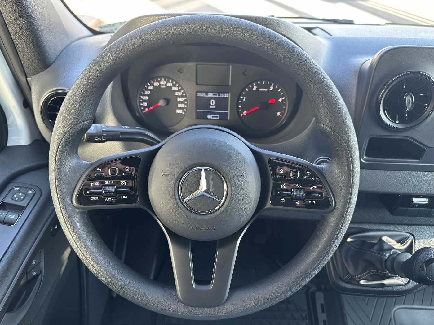 Fahrzeugabbildung Mercedes-Benz Sprinter 317 CDI Koffer LBW Klima Kamera SHZ