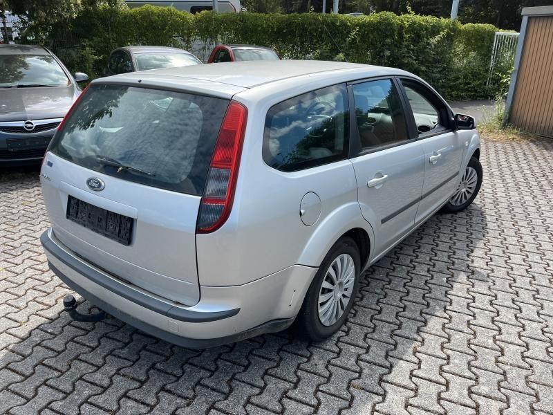 Ford Focus 2007 — rear view