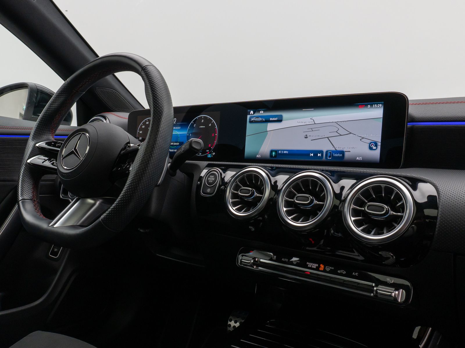 Fahrzeugabbildung Mercedes-Benz CLA 200d AMG Line Panorama 360°Lenkrhzg Komfort