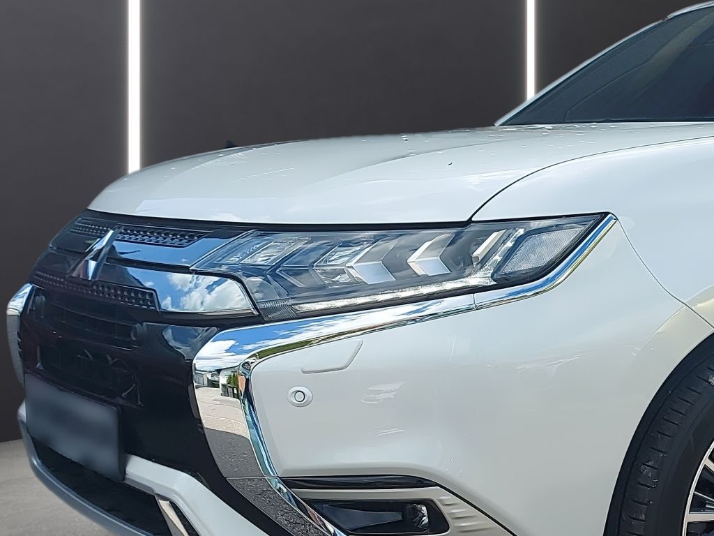 Fahrzeugabbildung Mitsubishi Outlander PHEV Spirit PLUS 2.4 4WD Navi Leder