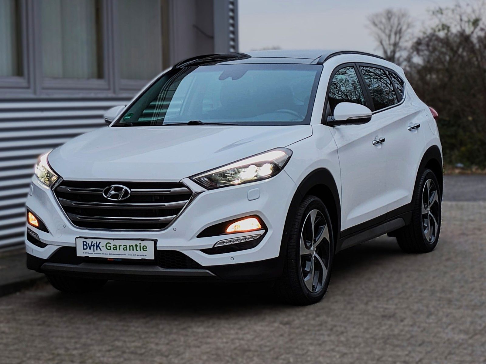 Fahrzeugabbildung Hyundai Tucson PREMIUM 4WD LEDER NAVI PANO PARKASS. LED