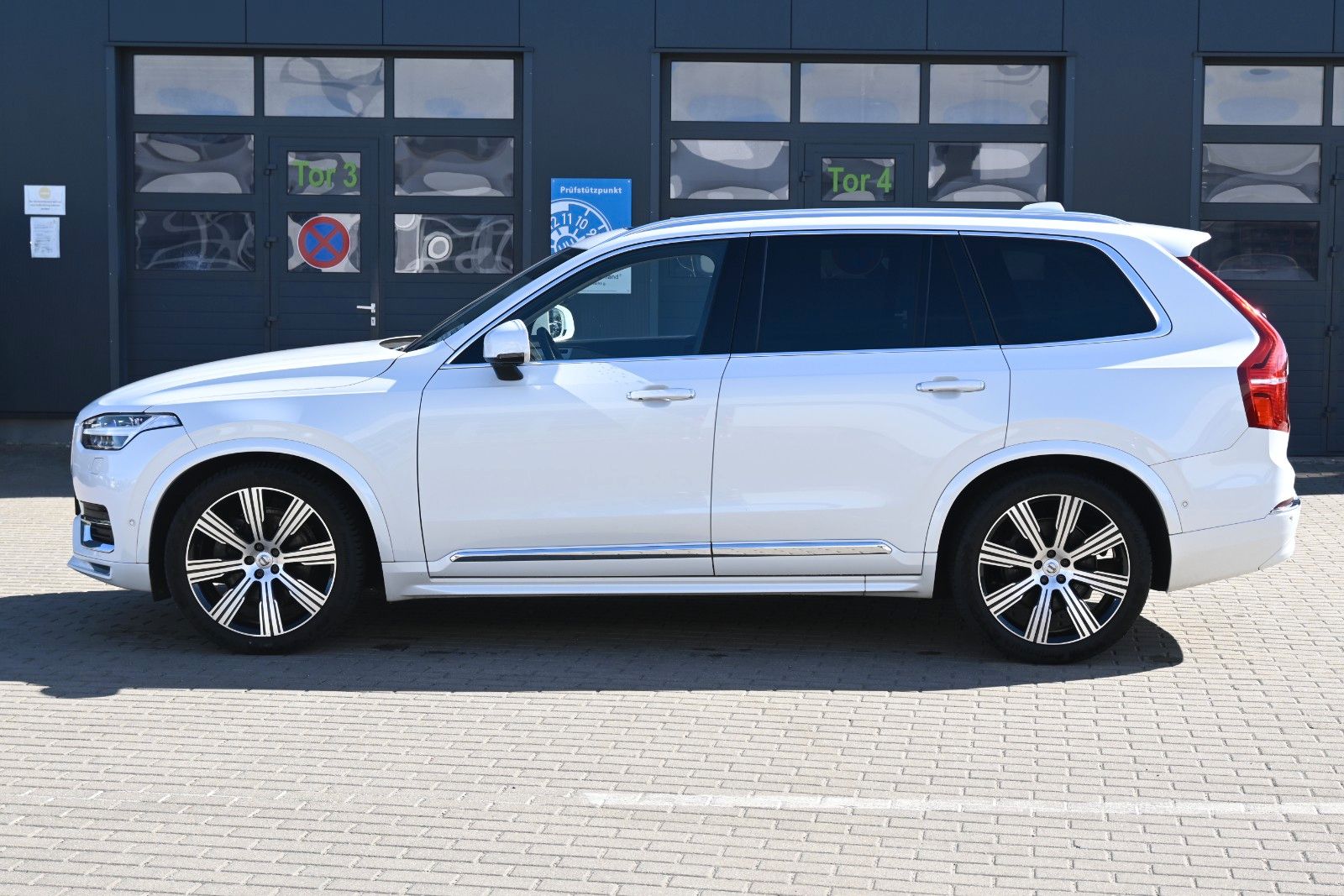 Fahrzeugabbildung Volvo XC90 B5 AWD Ultimate Bright*LED*PANO*LUFT*STHZ