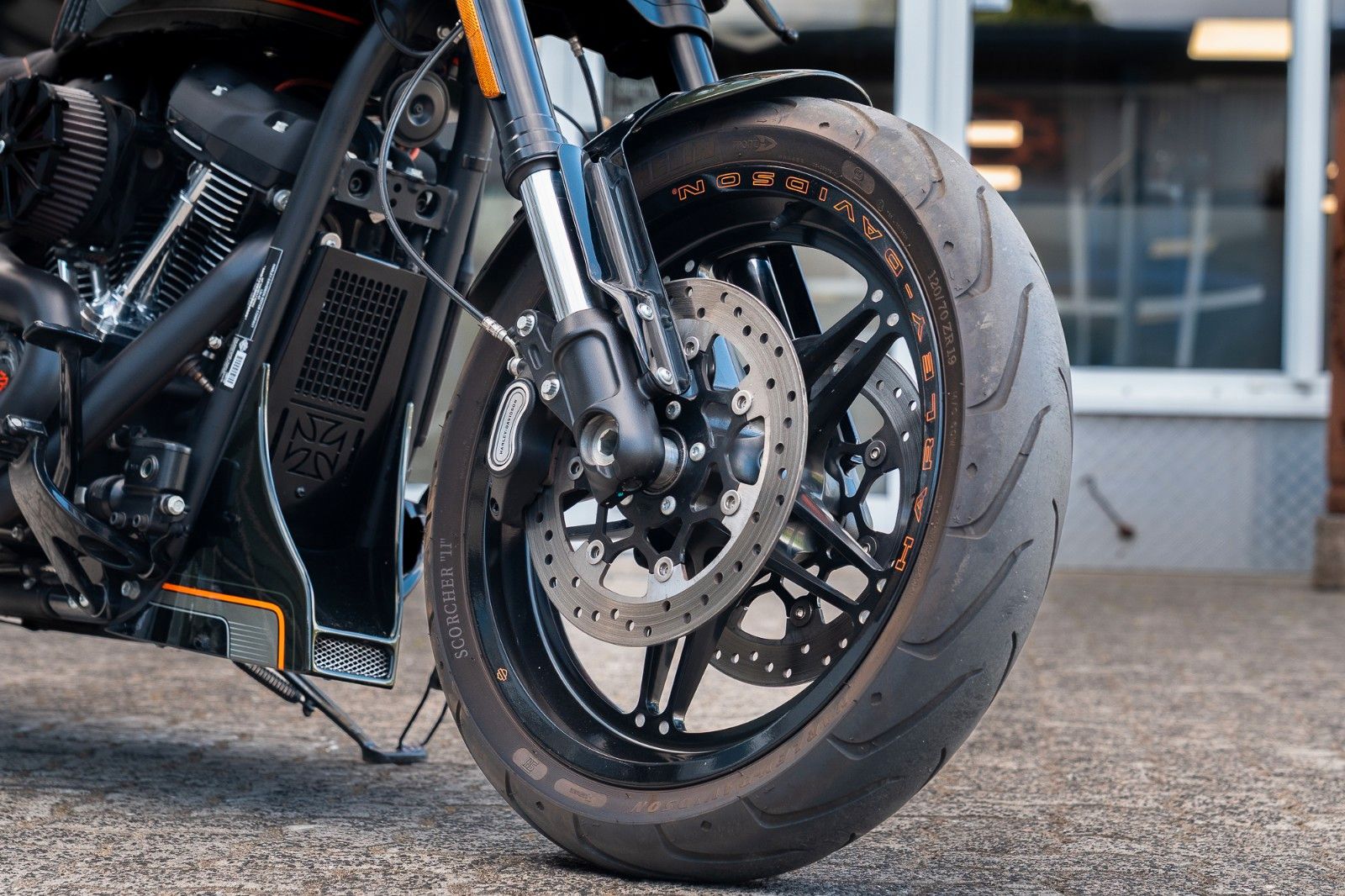 Fahrzeugabbildung Harley-Davidson FXDRS 114 CUI - KESSTECH - SEITLICHER KZH