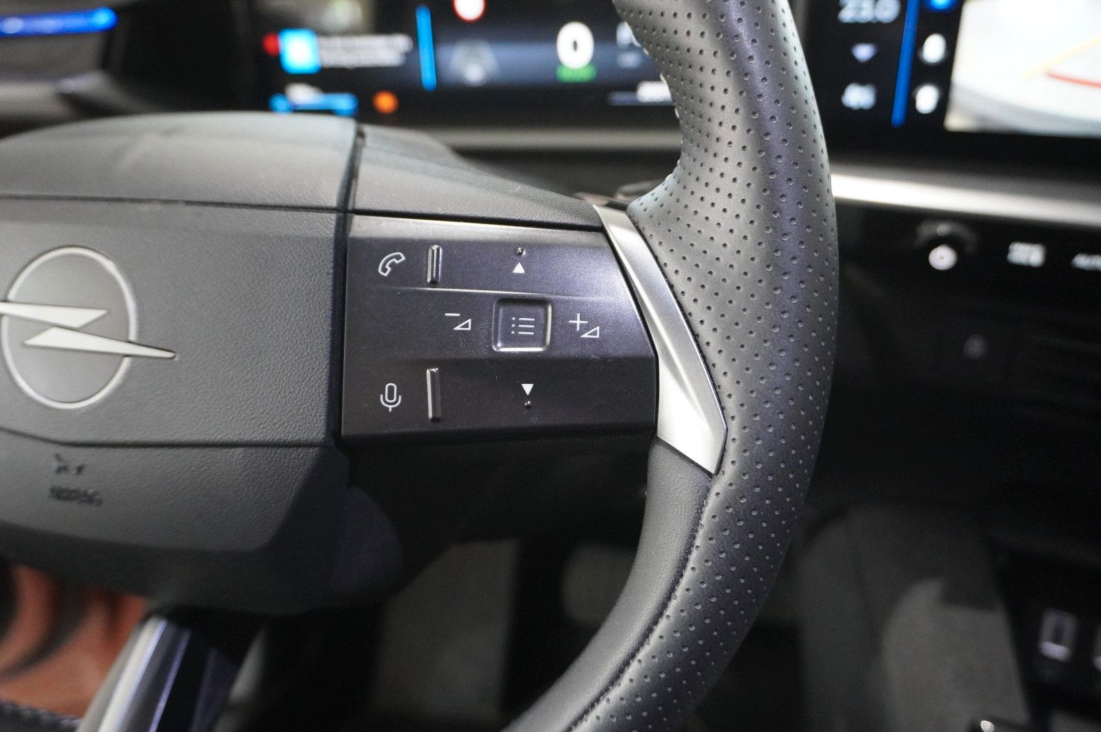 Fahrzeugabbildung Opel Grandland ELECTRIC GS SPORT 73KWH NAVI/360° /HUD