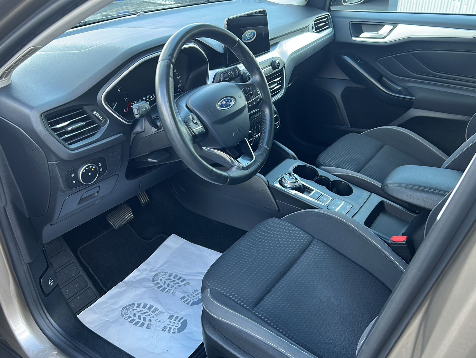 Fahrzeugabbildung Ford Focus 1,5 Turnier Cool & Connect