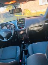 Peugeot Kompakt, sparsam und fahranfängerfreundlich - Peugeot 207 in Oldenburg