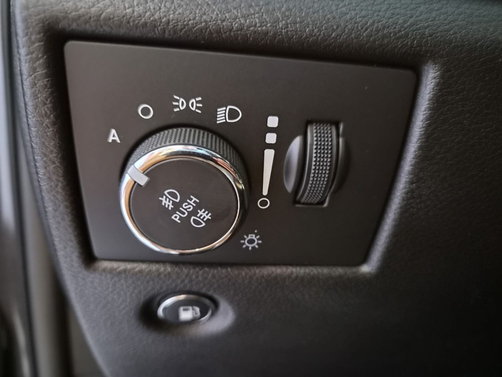 Fahrzeugabbildung Jeep Grand Cherokee 3.0 CRD Limited / 3,5t AHK /