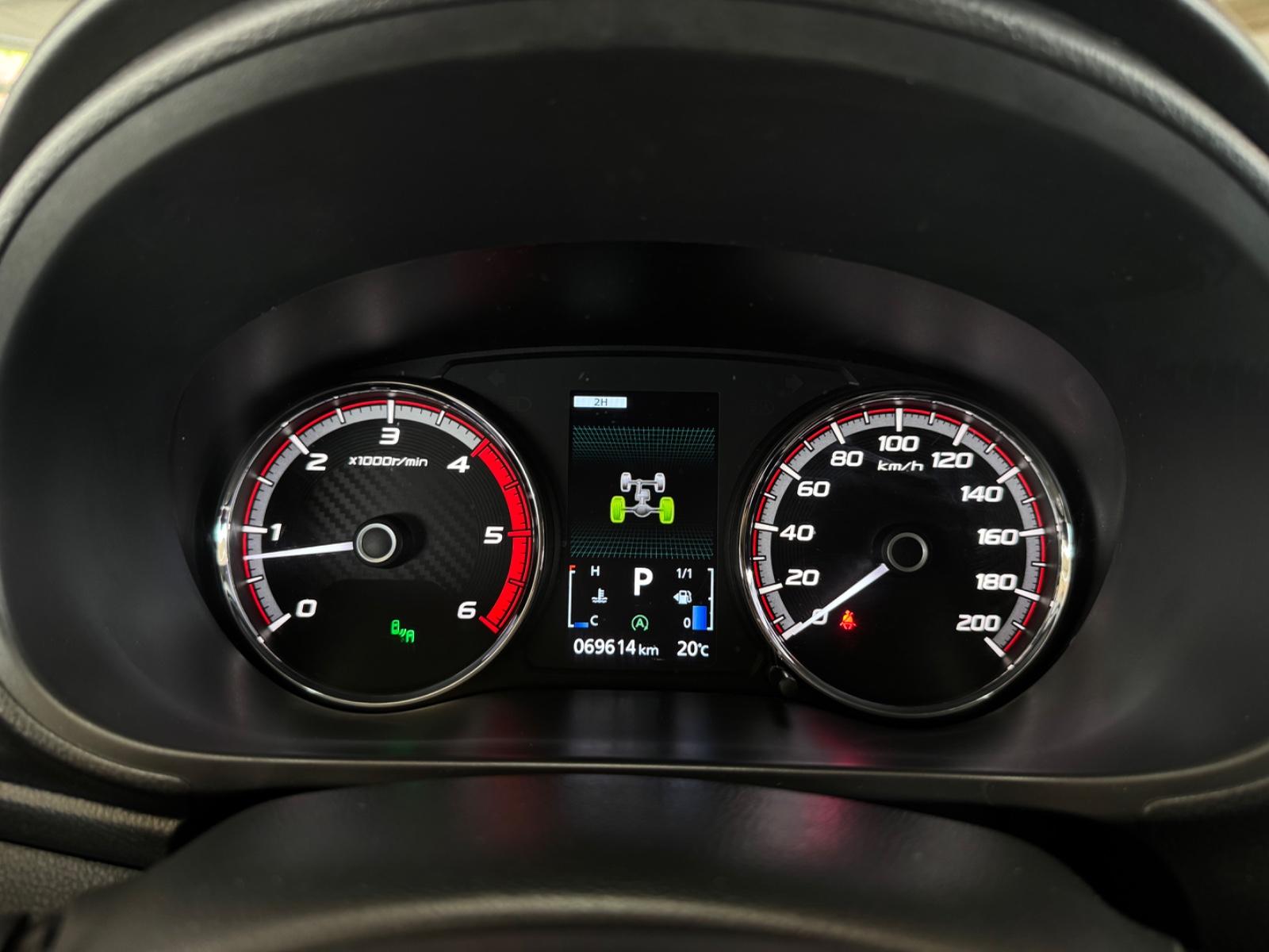 Mitsubishi L200 Top D-Kab 4WD H-Top *STHZ*SHZ*APP*AHK*19%*