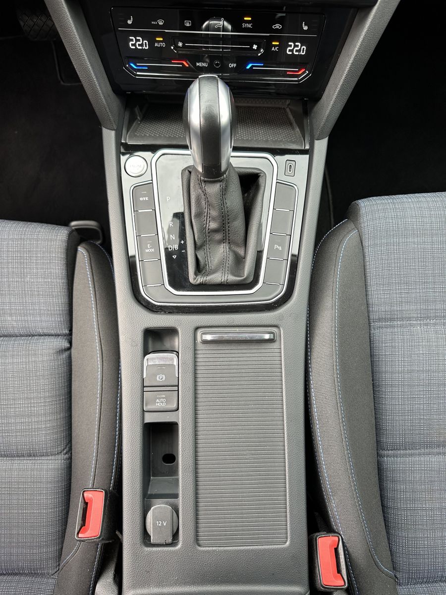Fahrzeugabbildung Volkswagen Passat Variant 1.4 TSI DSG GTE NAV+LED+ACC+KAM