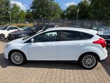 Ford Focus Individual Titanium *XENON*ABSTANDSTEMPOMA - Ford Focus aus 2011: Limousine