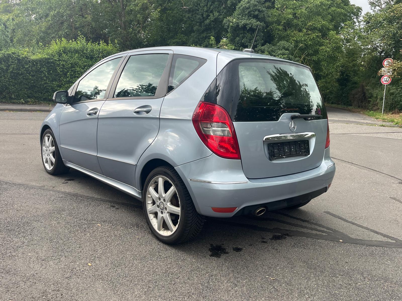Mercedes-Benz A200 2010 — engine 2.034 cm³, 136 HP (100kW)