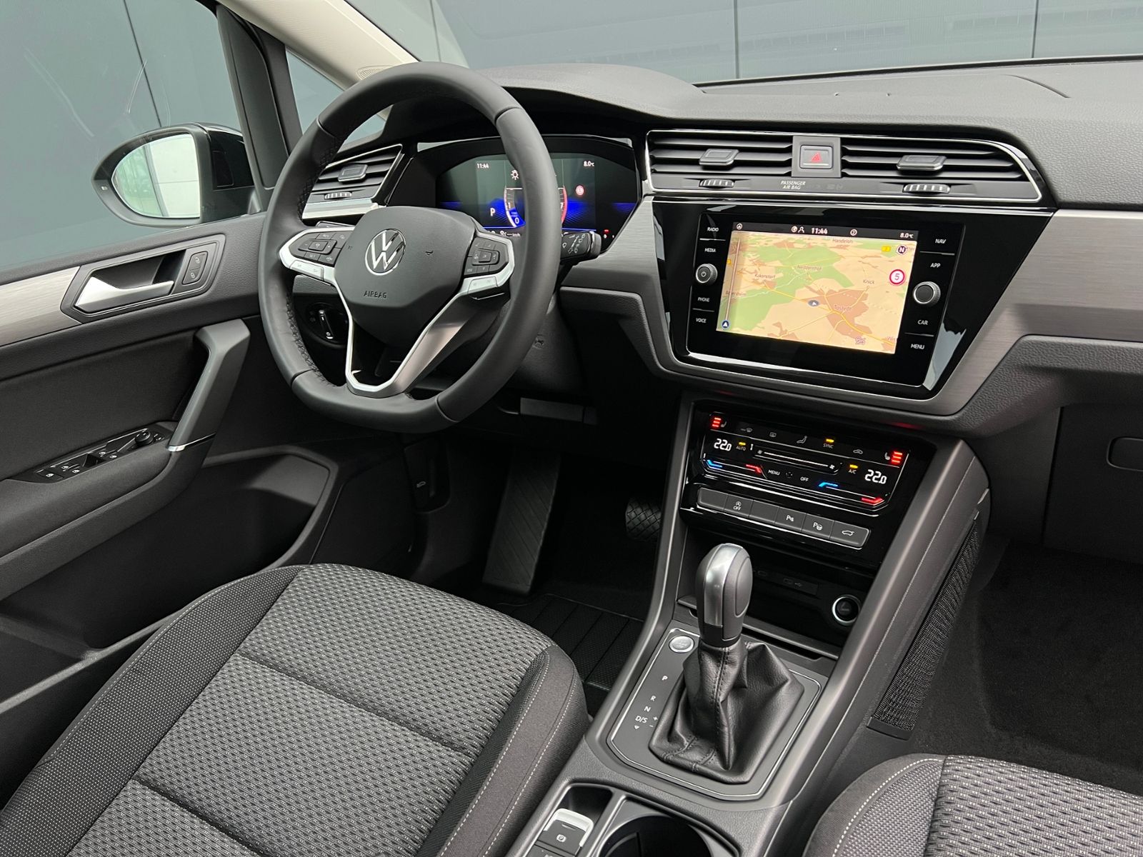 Fahrzeugabbildung Volkswagen Touran Comfortline 1.5 TSI DSG *LED, AHK, 7 Sitz