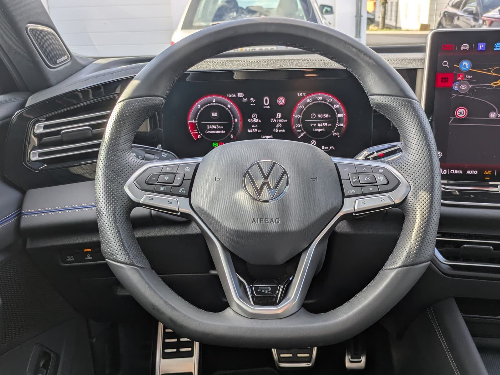 Fahrzeugabbildung Volkswagen Tiguan 2.0 TDI 4M R-Line PANO*H&K*AHK*MATRIX*20"