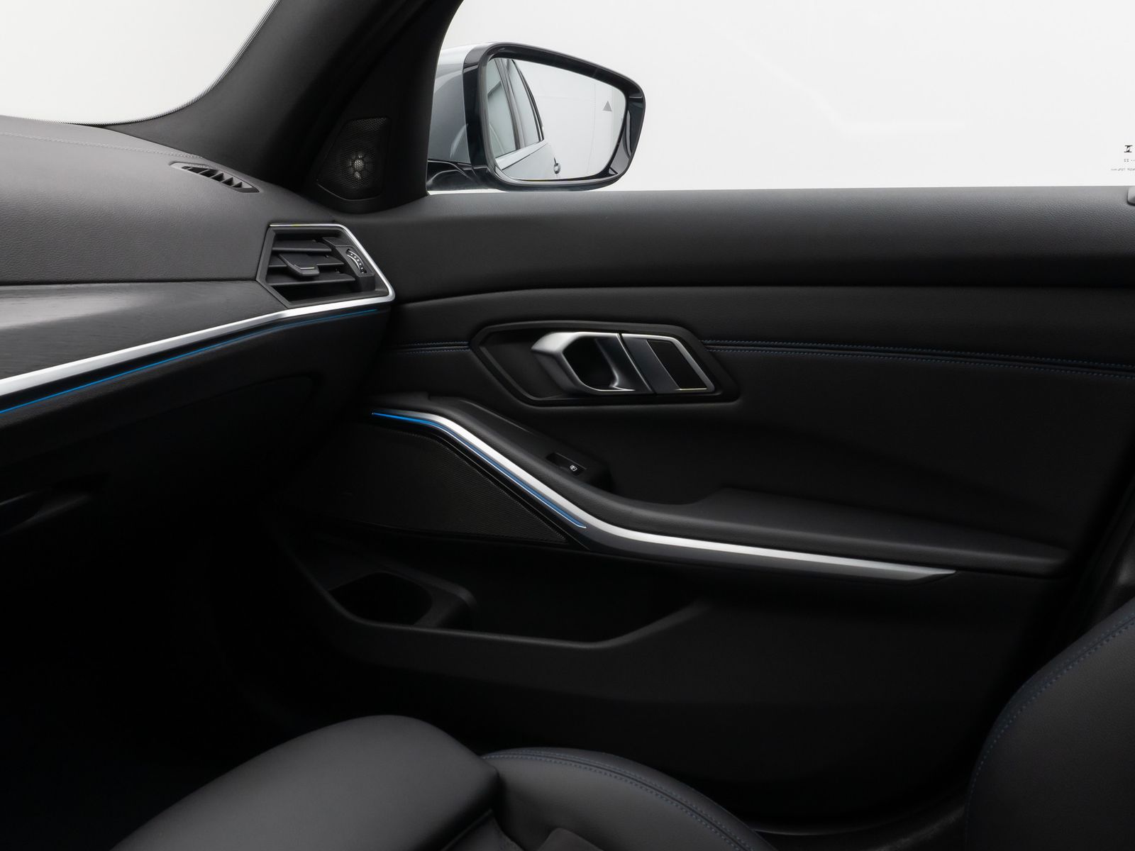 Fahrzeugabbildung BMW 330e M Sport Kamera HUD DAB H/K Alarm LED 18Zoll