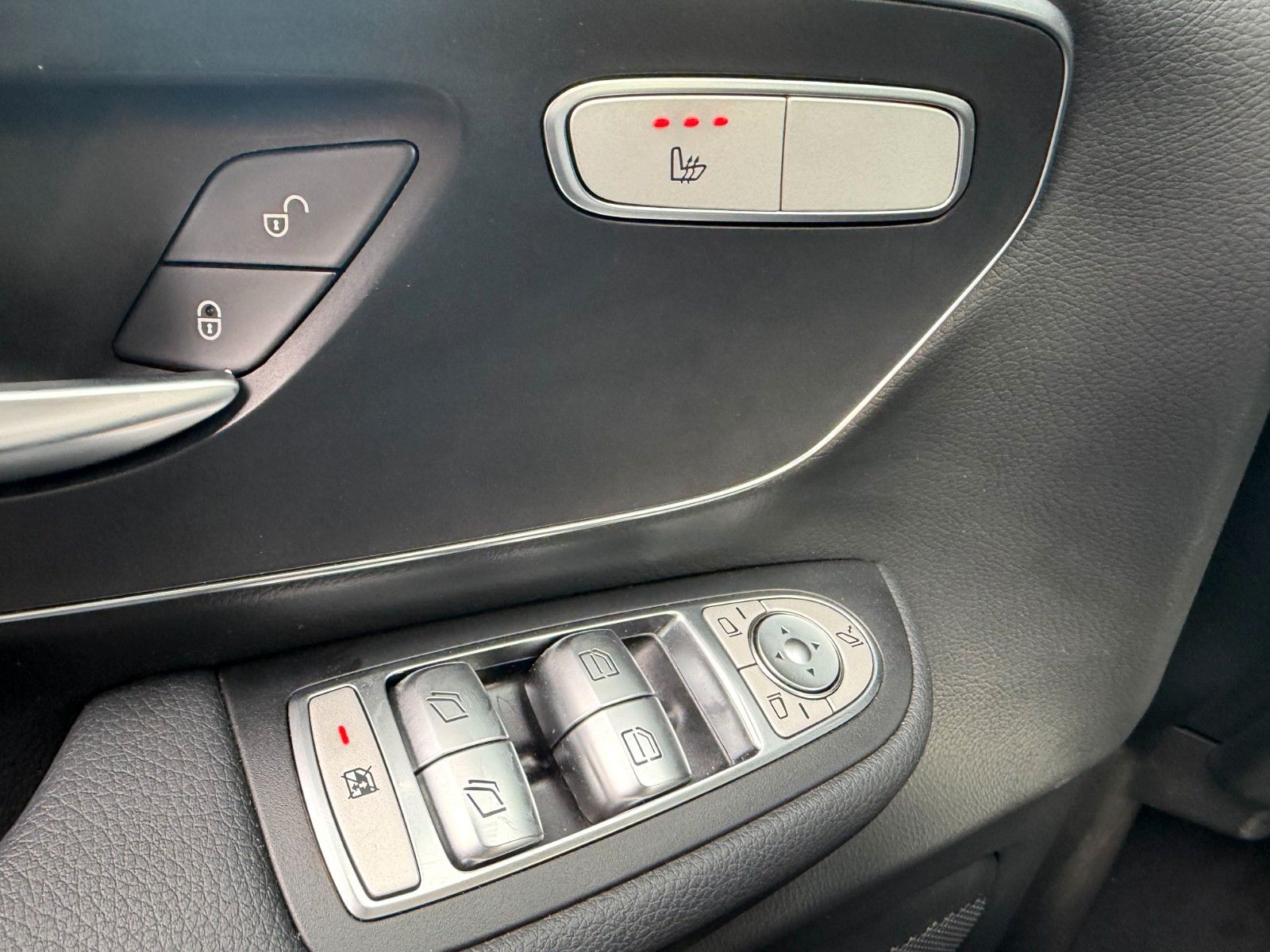 Fahrzeugabbildung Mercedes-Benz V 250 d EDITION AMG Kompakt AHK2,5 DISTRONIC