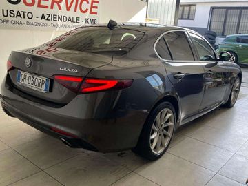Alfa-Romeo Giulia - 5