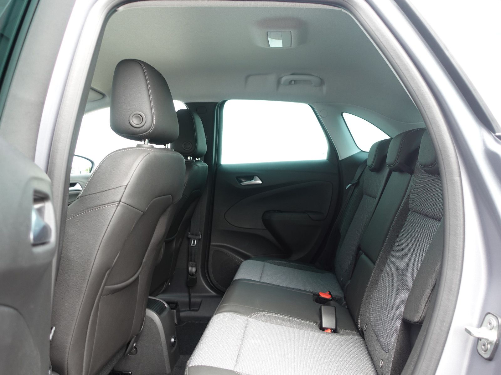 Fahrzeugabbildung Opel Crossland Elegance 1.2T AUTOMATIK,Navi,Kamera