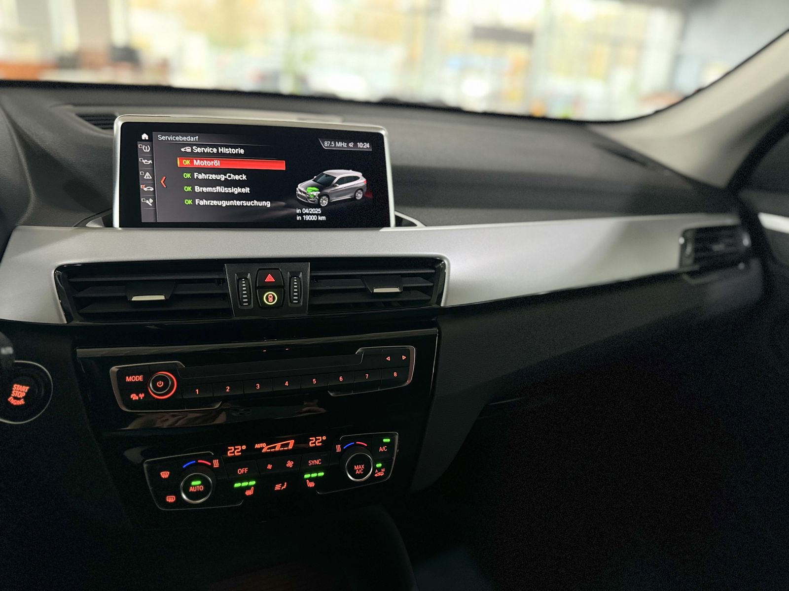 Fahrzeugabbildung BMW X1 sD18i DAB Parkassist Navi Geschwindigkeitsreg