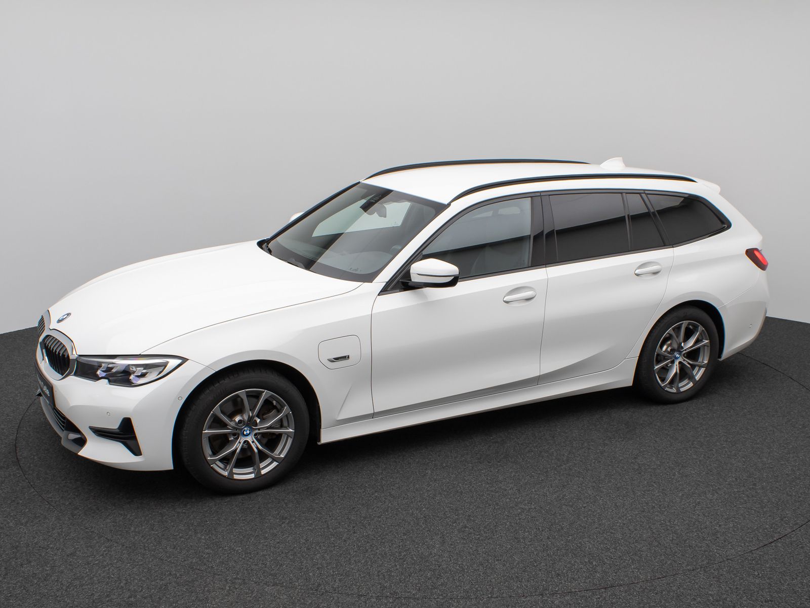 Fahrzeugabbildung BMW 320e  Sport Line DAB HiFi CockPitPro PDC Alarm