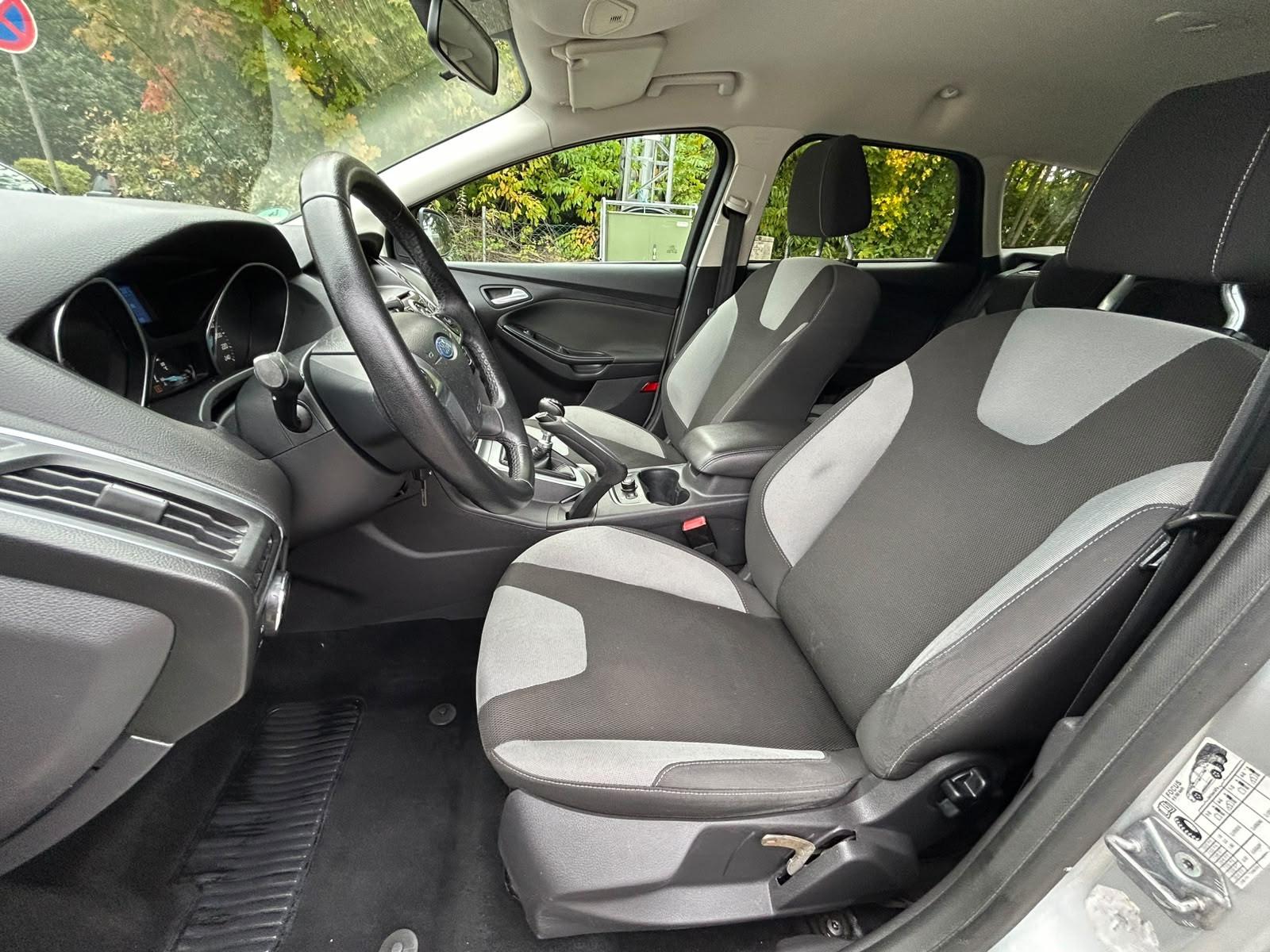 Ford Focus 2012 — photo 16