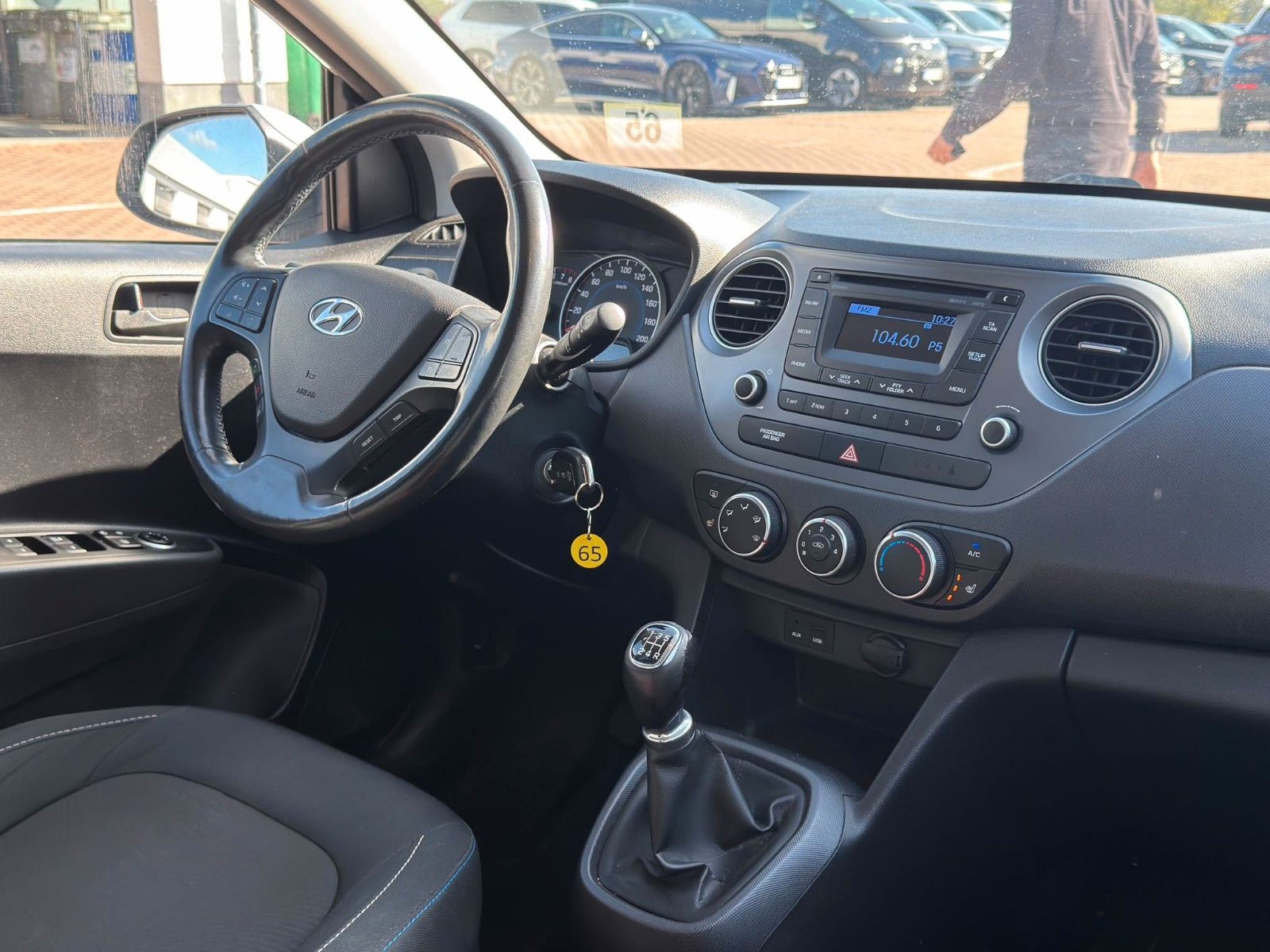 Fahrzeugabbildung Hyundai i10 1.0 Passion *Klima*Allwetter*Isofix*USB*AUX*