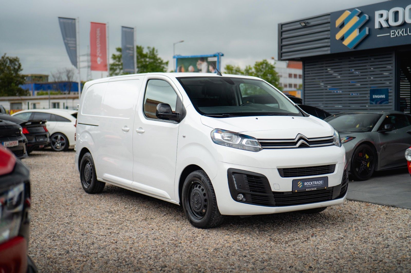 Fahrzeugabbildung Citroën Jumpy Kasten Club M Automatik *Regalsystem*360°*