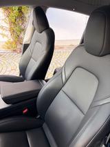 Tesla Model Y Long Range Dual Motor AWD Long Range - silberne Tesla Model Y