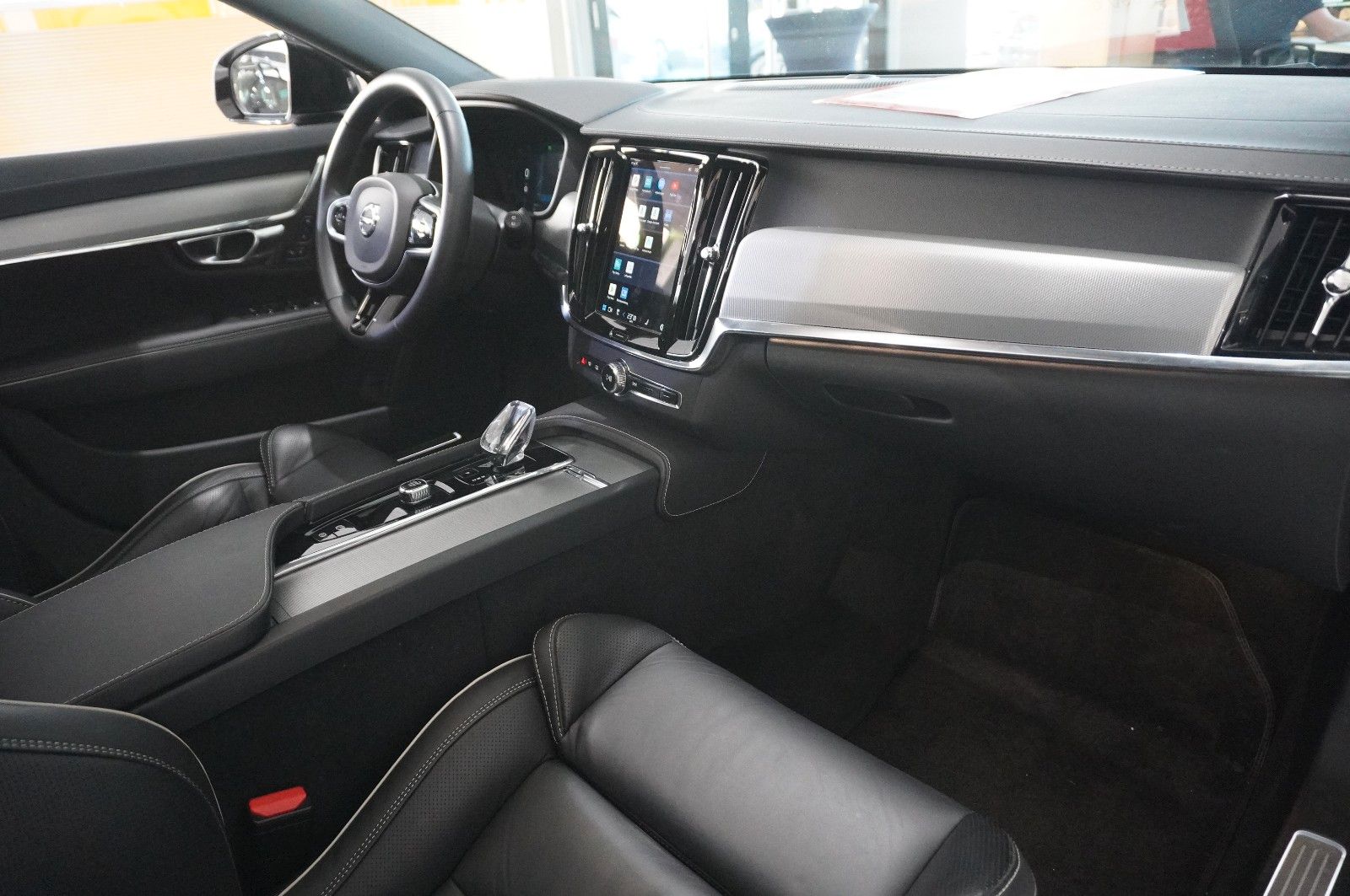 Fahrzeugabbildung Volvo V90 Kombi B4 PLUS DARK NAVI/LED/KAMERA/PANO./H&K