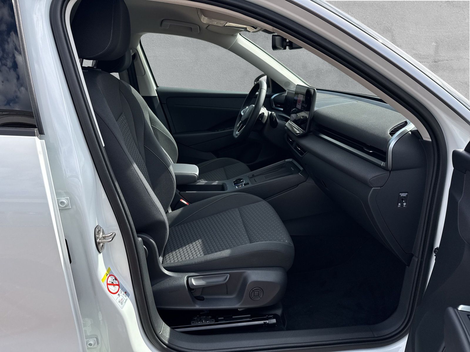Fahrzeugabbildung Volkswagen T-Roc 1.5 eTSI Life Keyless ACC Kamera SHZ